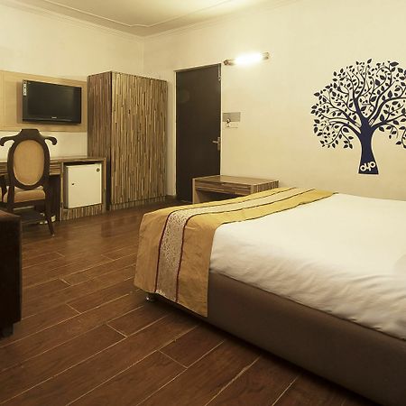 Golden Leaf Hotel New Delhi Bagian luar foto
