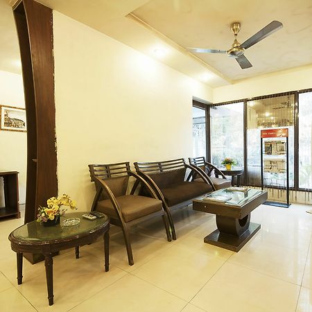 Golden Leaf Hotel New Delhi Bagian luar foto