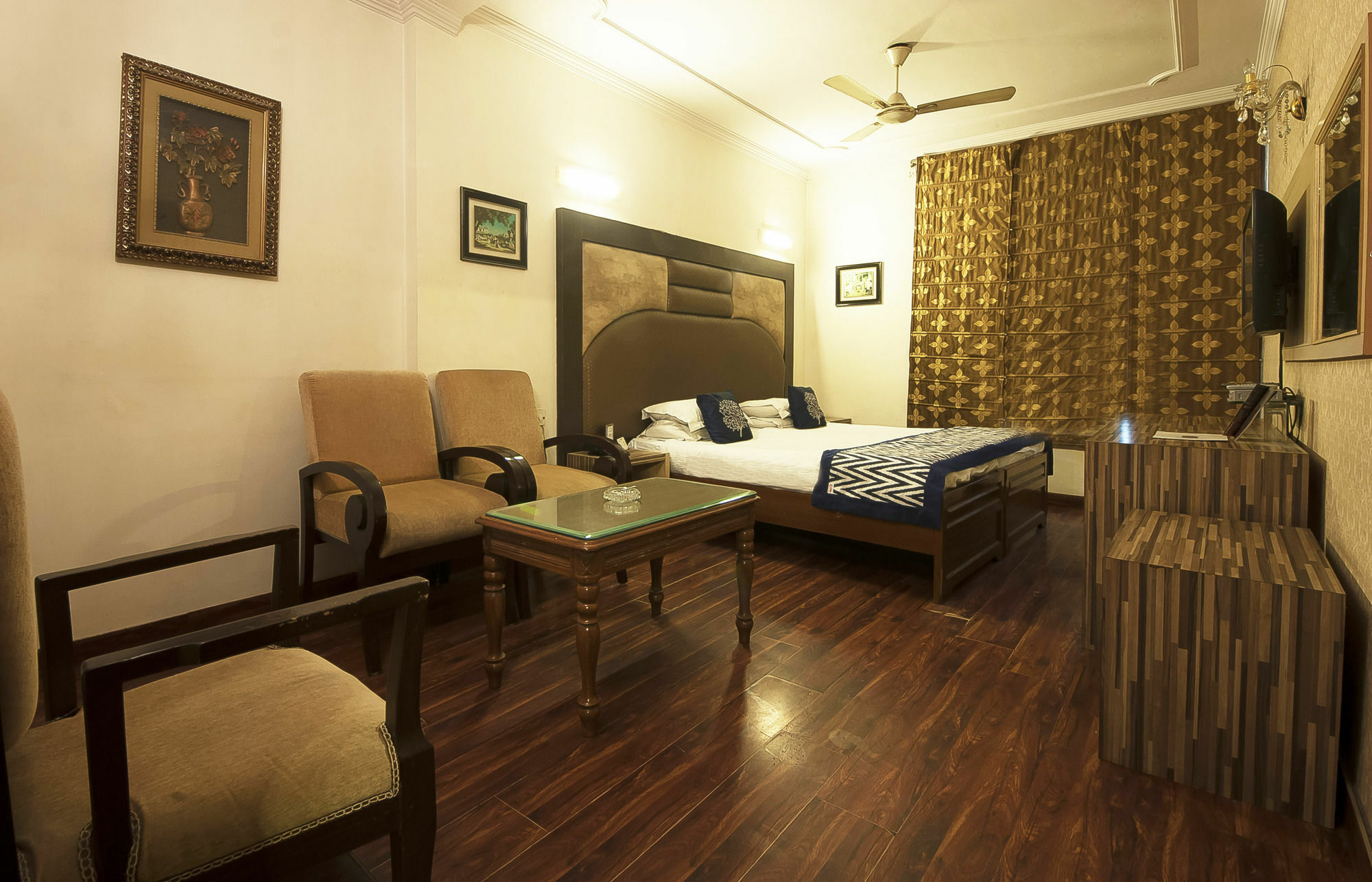 Golden Leaf Hotel New Delhi Bagian luar foto