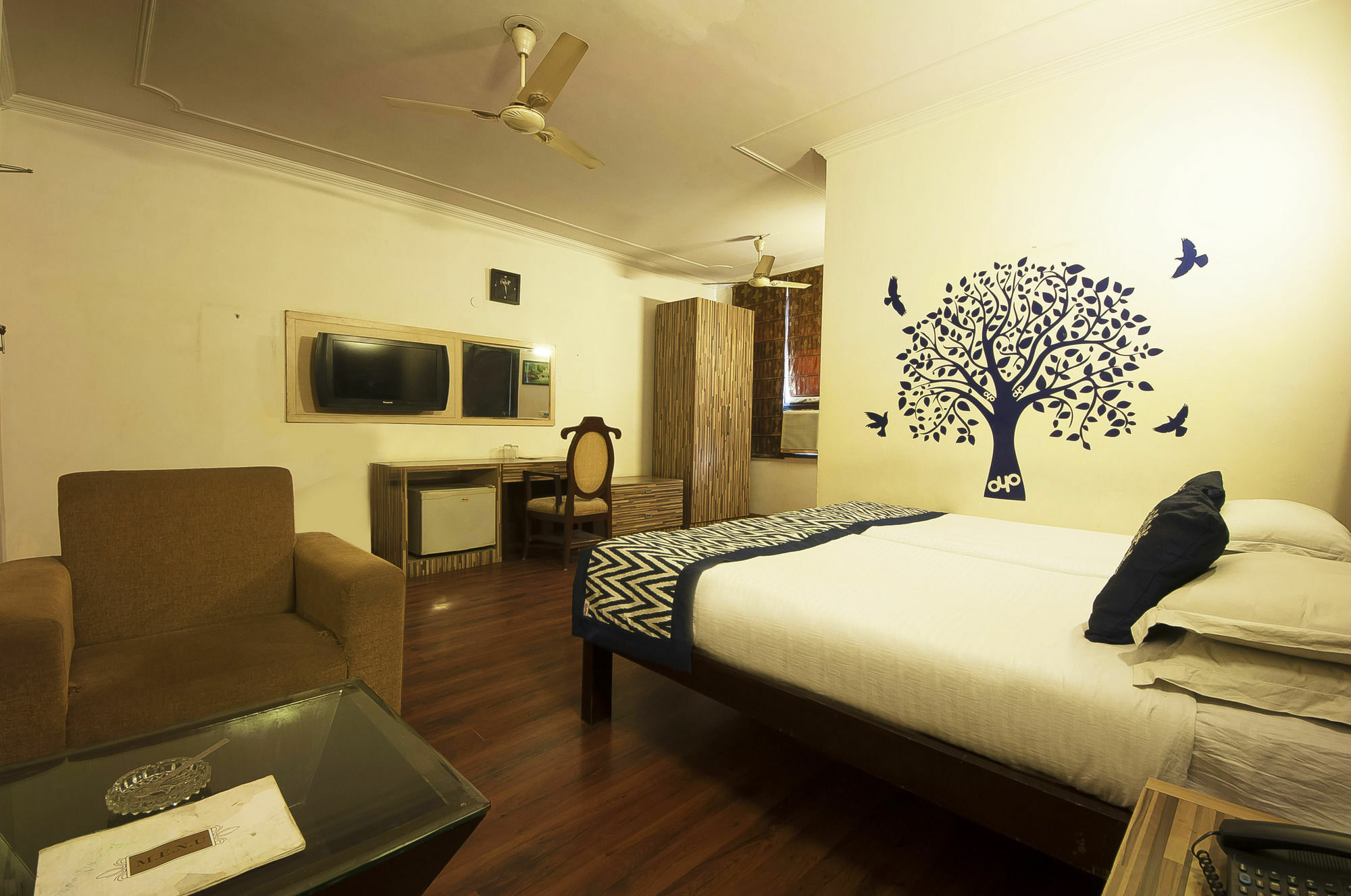 Golden Leaf Hotel New Delhi Bagian luar foto