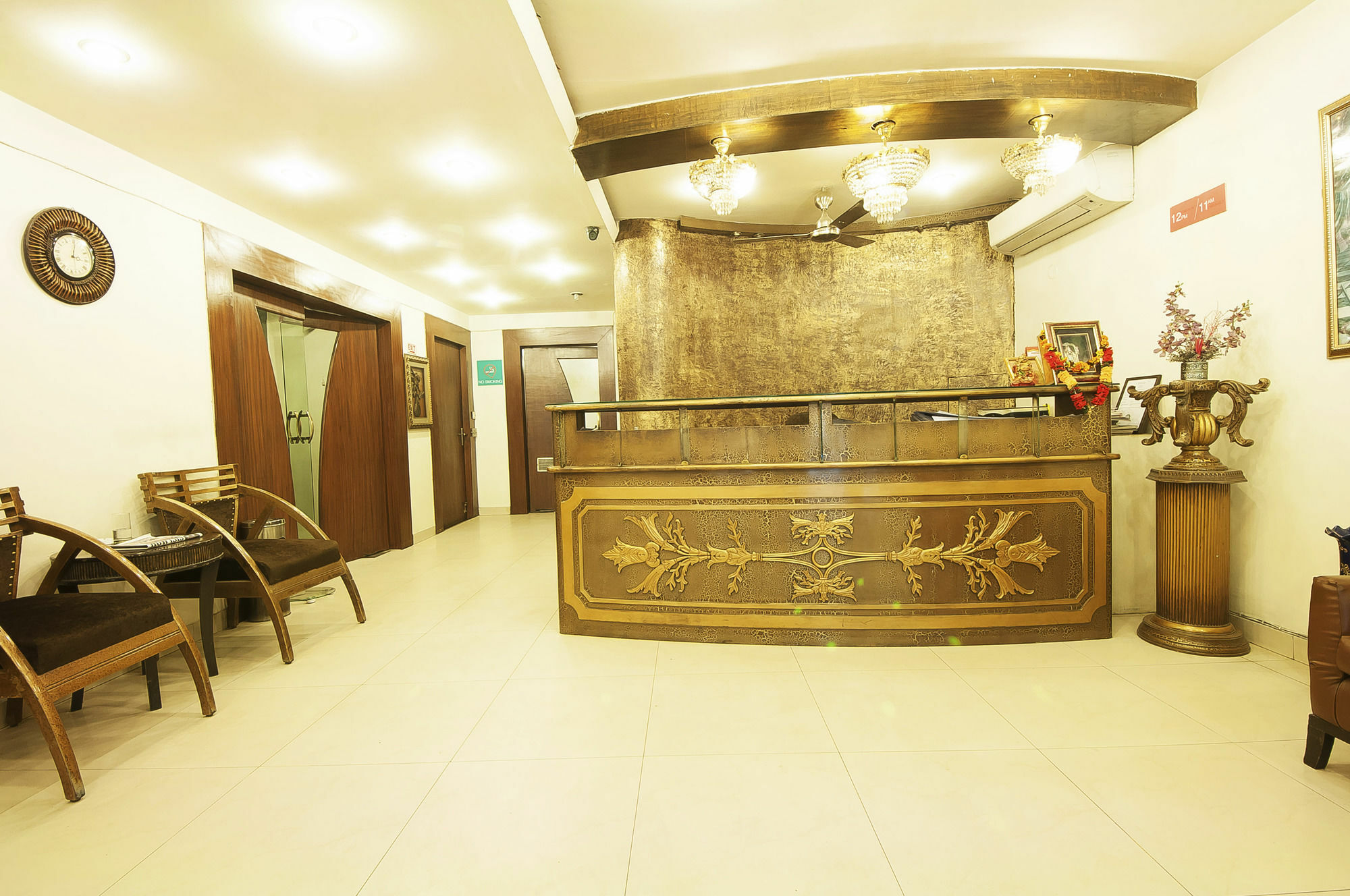 Golden Leaf Hotel New Delhi Bagian luar foto