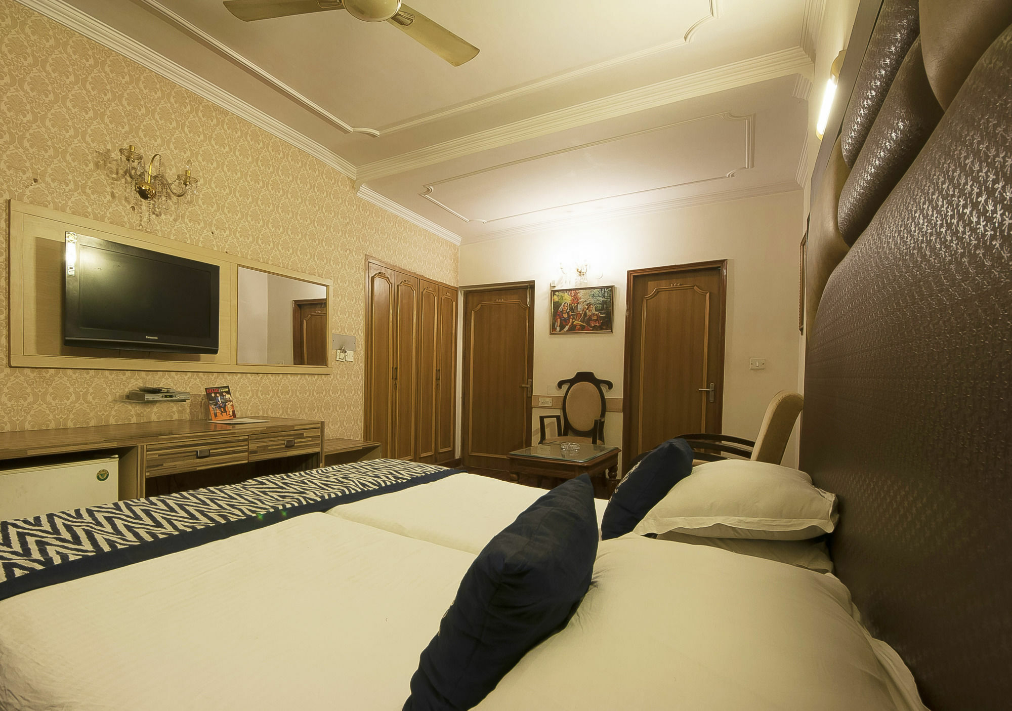 Golden Leaf Hotel New Delhi Bagian luar foto