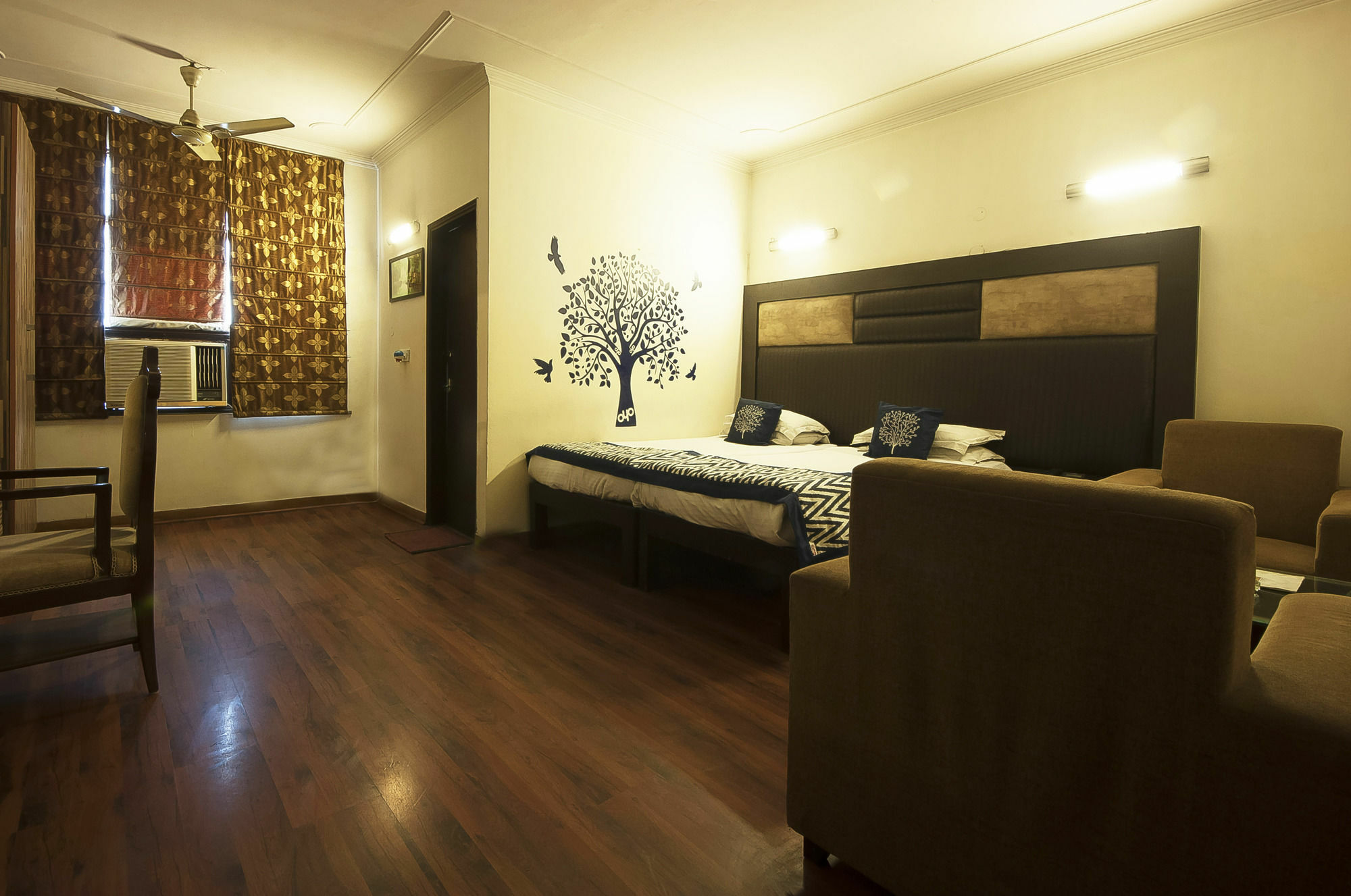 Golden Leaf Hotel New Delhi Bagian luar foto