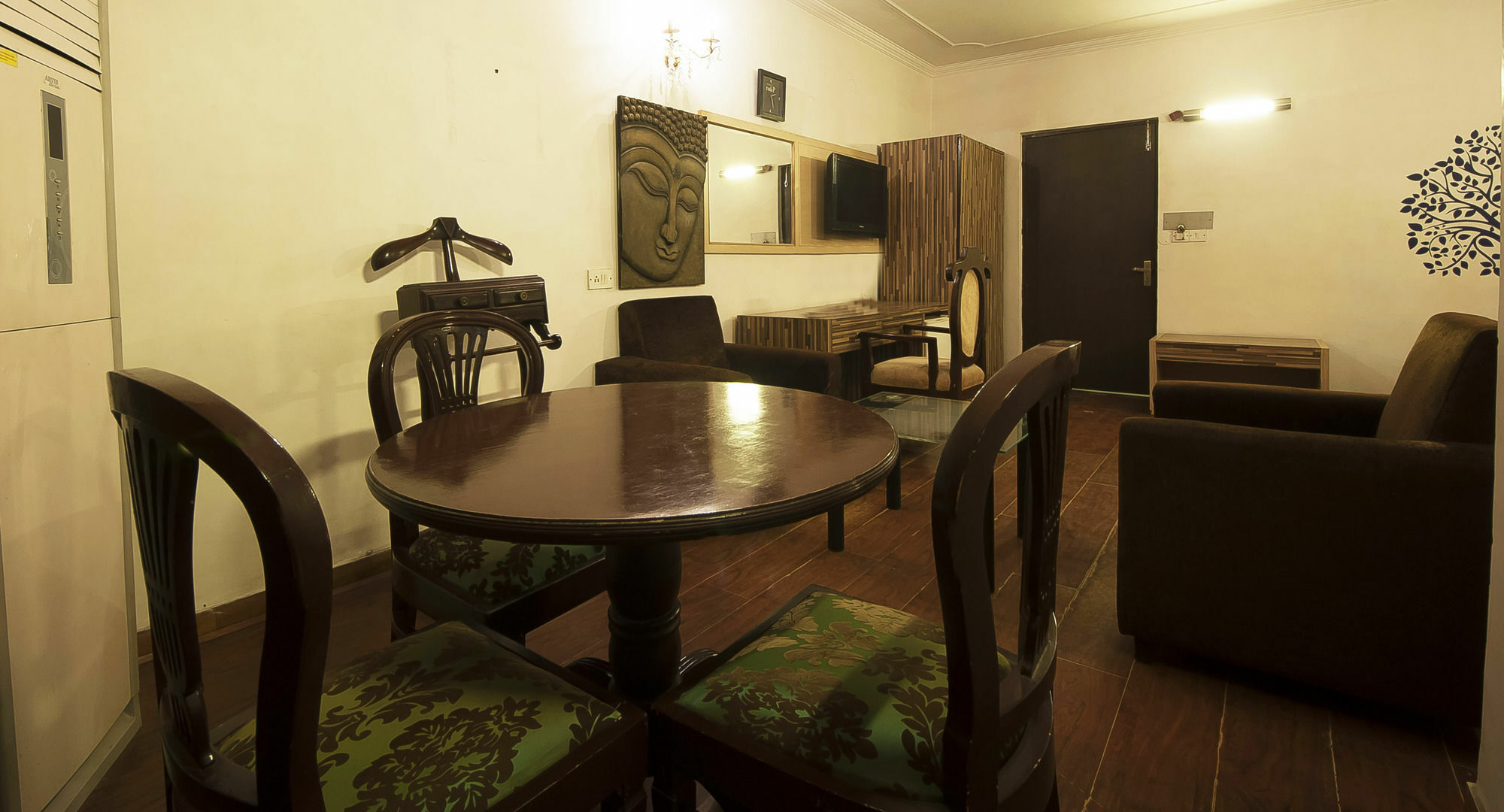 Golden Leaf Hotel New Delhi Bagian luar foto